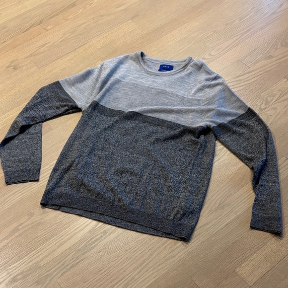 Apt. 9 Seriously Soft Woman’s Two-Tone Gray Sweater Medium - Picture 1 of 5